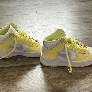 NIKE Women's Dunk High Up "Citron Tint" Size 9